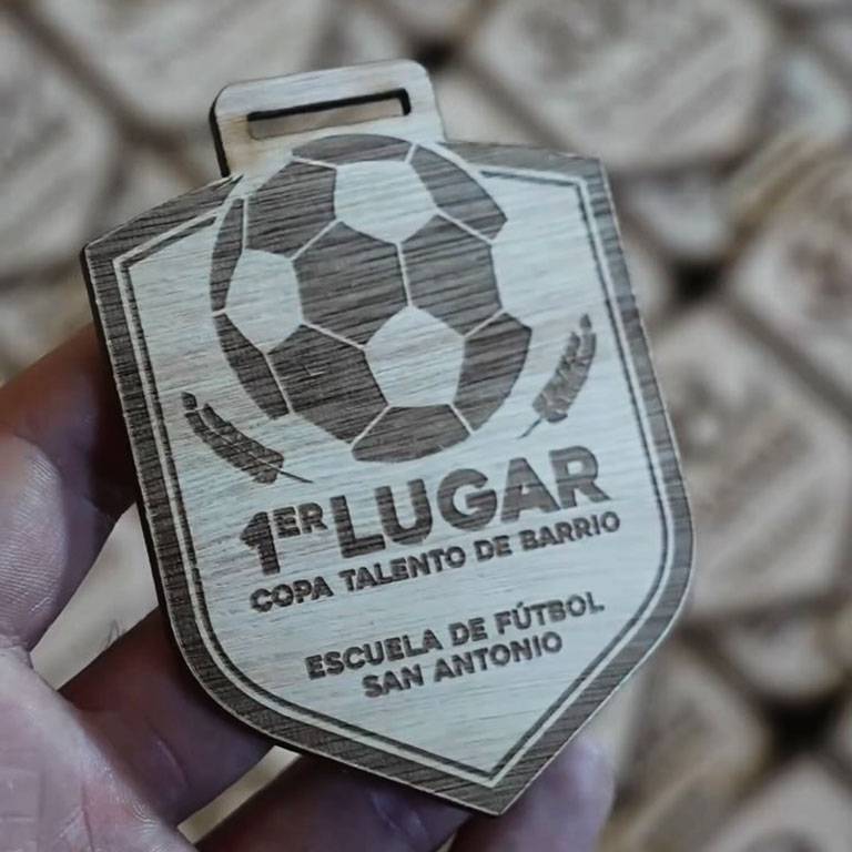 Medalla madera